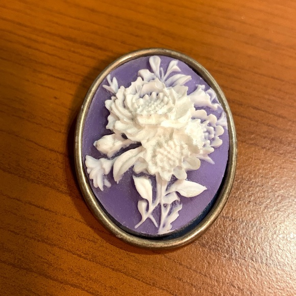 ❄️3/$20❄️ Vintage Flower Cameo Brooch Pendant - Picture 2 of 6